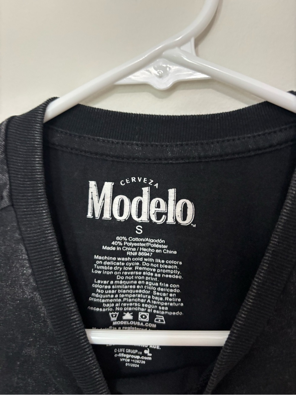 Model cropped tee - Picture 2 of 3